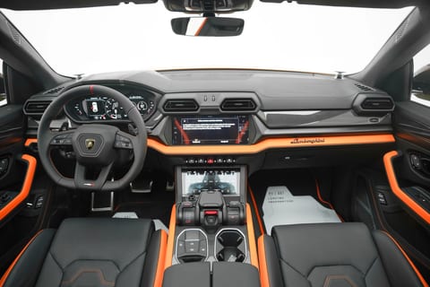 2026 Lamborghini Urus SE interior