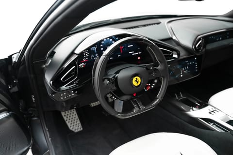 2025 Ferrari 12Cilindri interior