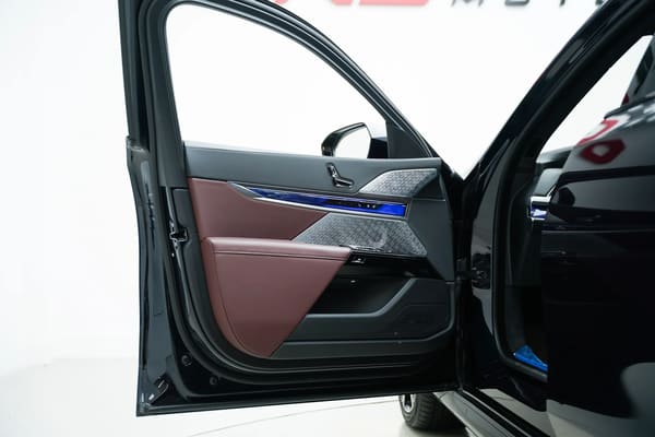 2024 BMW 740i EXECUTIVE WITH 5 YEARS WARRANTY AND SERVICE CONTRACT FROM AGMC interior