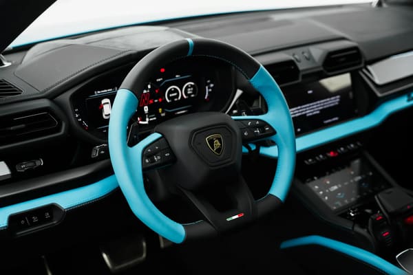 2026 LAMBORGHINI URUS SE interior