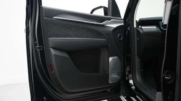 2025 ZEEKR 009 interior