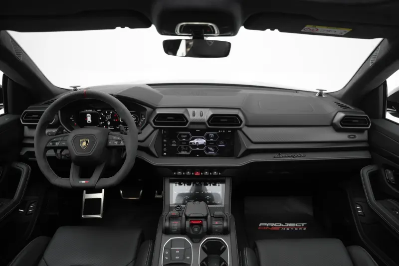 2025 LAMBORGHINI URUS SE interior