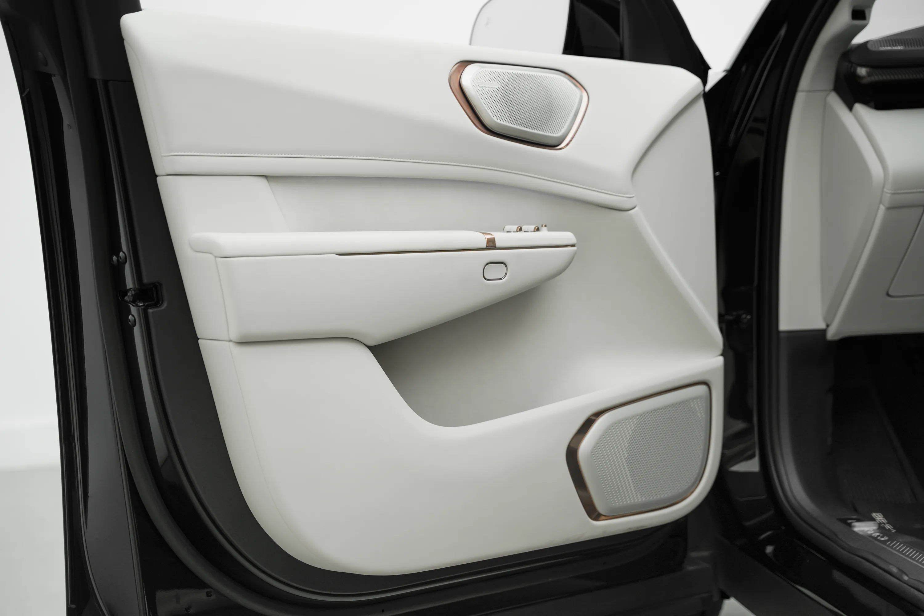 2025 Lynk & Co 900 EM-P