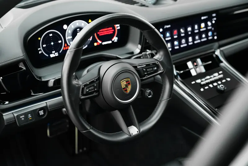 2024 Porsche Panamera 4 E-Hybrid interior