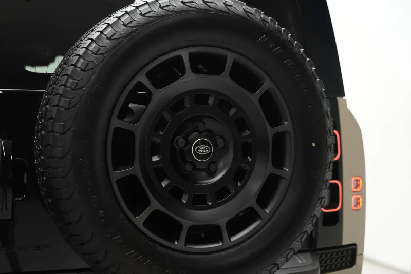 2025 Land Rover Defender Octa (P635) interior